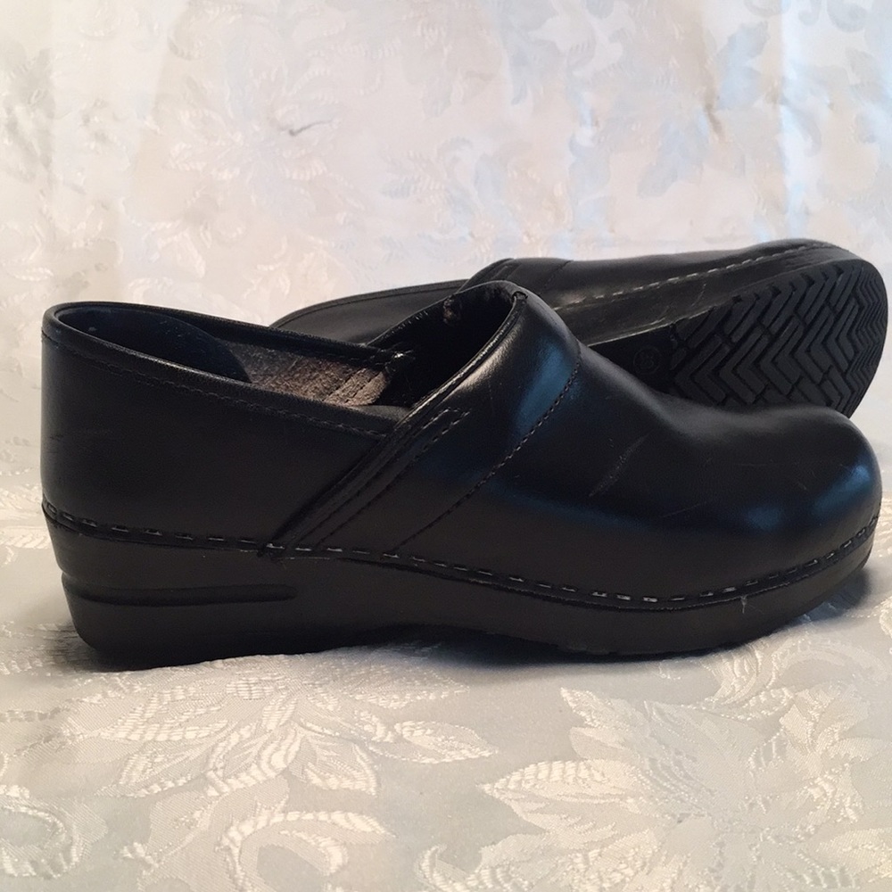 Women’s Sanita Clogs, size 39